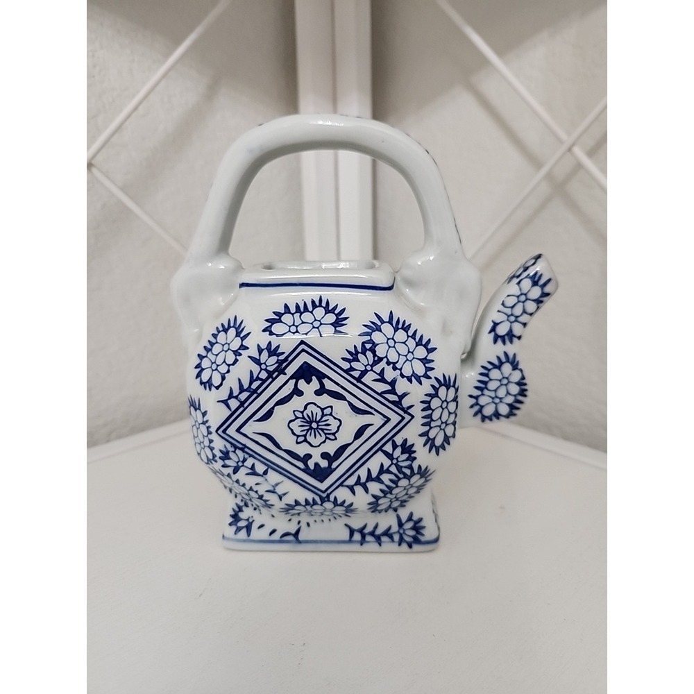 Vtg Small Chinese Porcelain‎ Blue White Octagon Teapot  Hand Painted No Lid